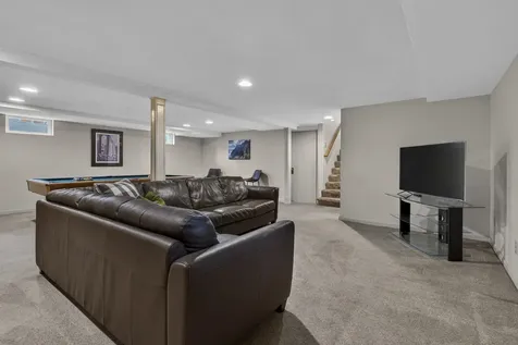 12 Burnett Street Nashua NH 03060
