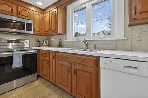 12 Burnett Street Nashua NH 03060