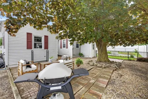 12 Burnett Street Nashua NH 03060