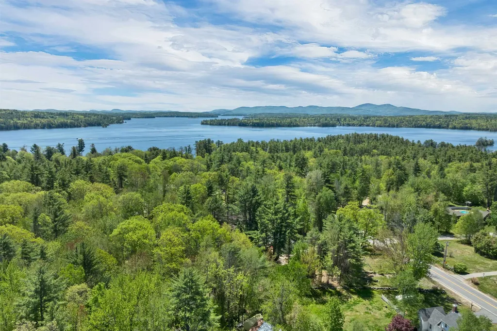 521 Governor Wentworth Highway Tuftonboro NH 03850