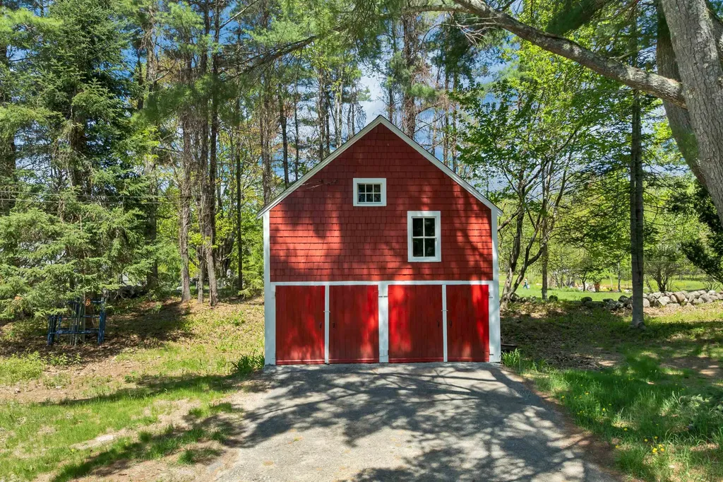 521 Governor Wentworth Highway Tuftonboro NH 03850