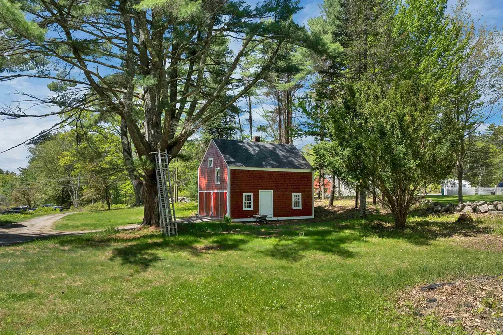 521 Governor Wentworth Highway Tuftonboro NH 03850
