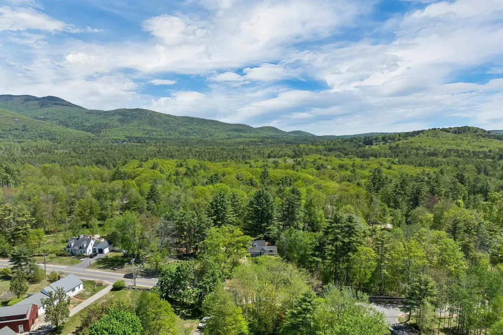 521 Governor Wentworth Highway Tuftonboro NH 03850