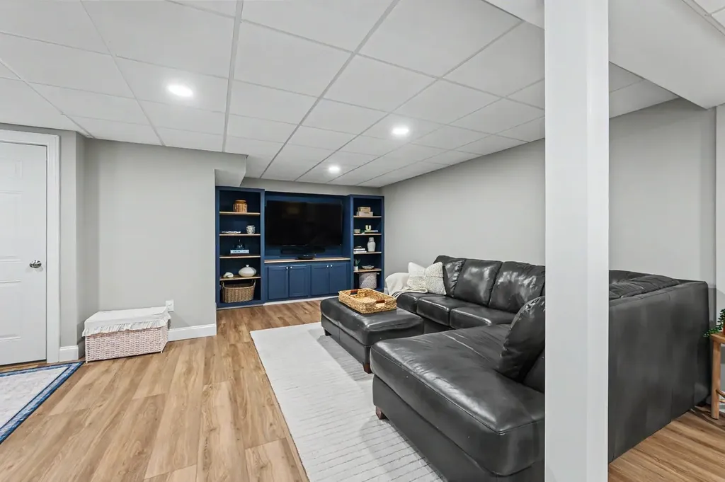 165 Shore Drive Nashua NH 03062