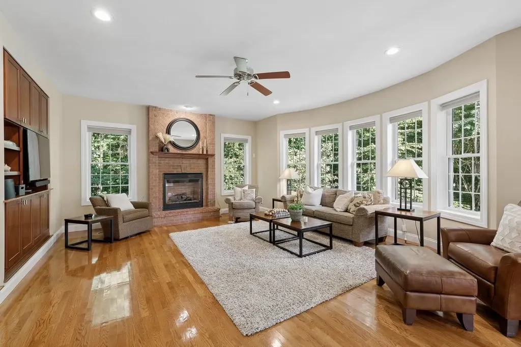 22 Elizabeth Way Bedford NH 03110