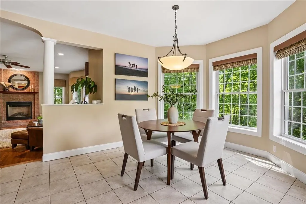 22 Elizabeth Way Bedford NH 03110