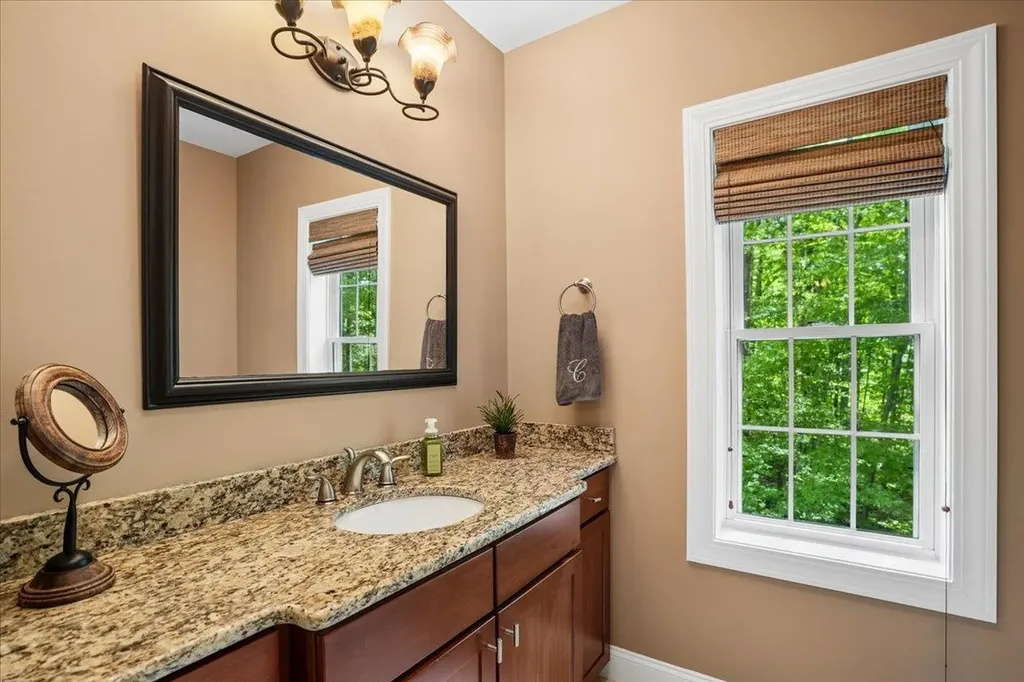 22 Elizabeth Way Bedford NH 03110