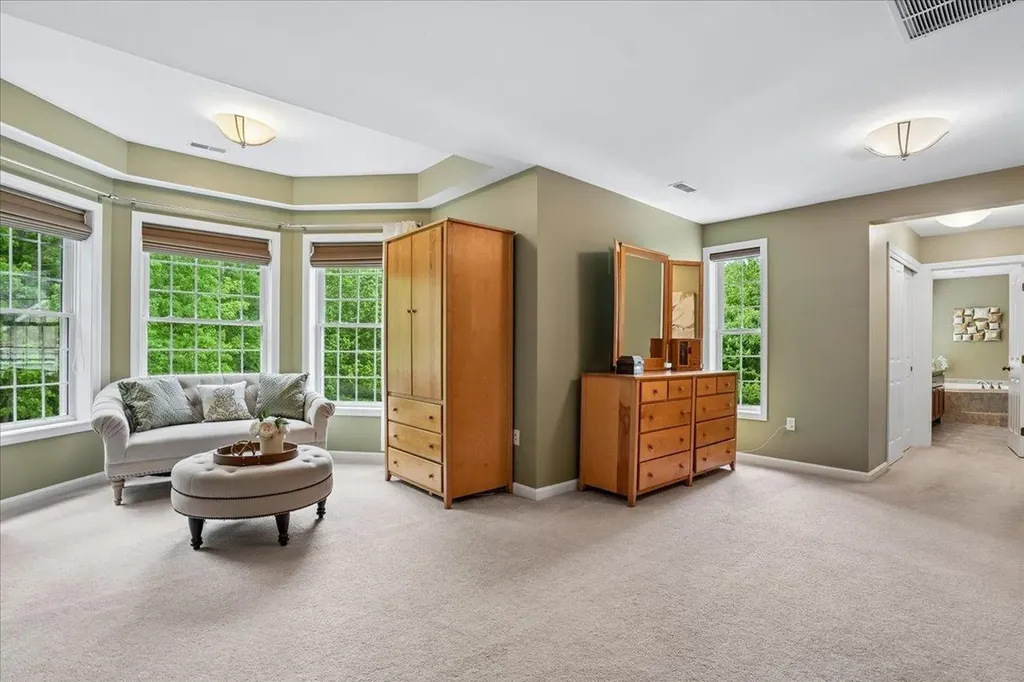 22 Elizabeth Way Bedford NH 03110