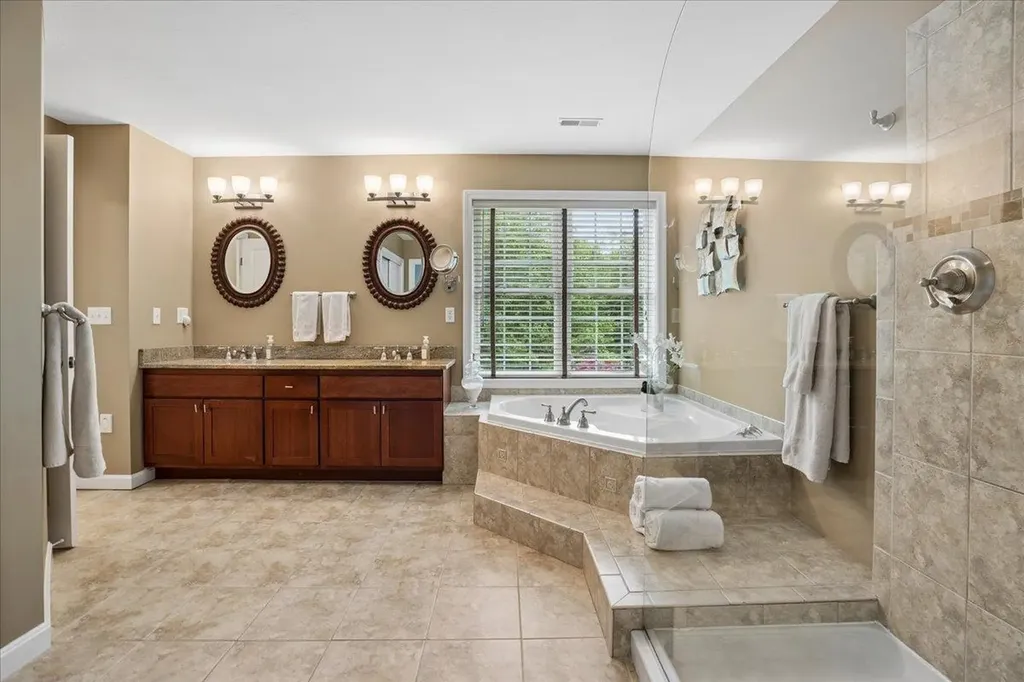 22 Elizabeth Way Bedford NH 03110