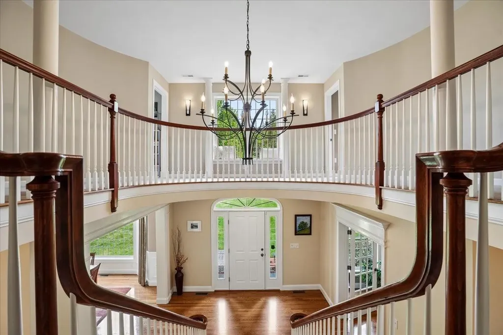22 Elizabeth Way Bedford NH 03110