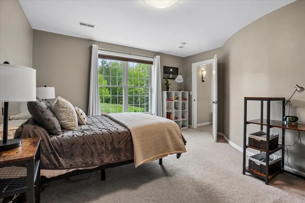 22 Elizabeth Way Bedford NH 03110