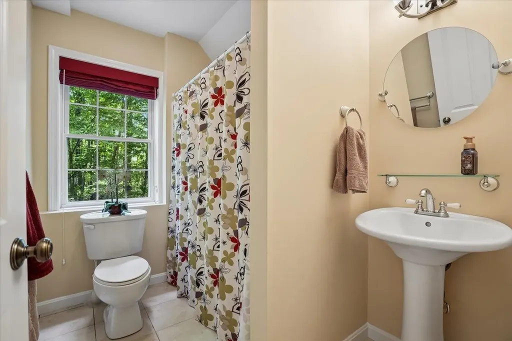 22 Elizabeth Way Bedford NH 03110