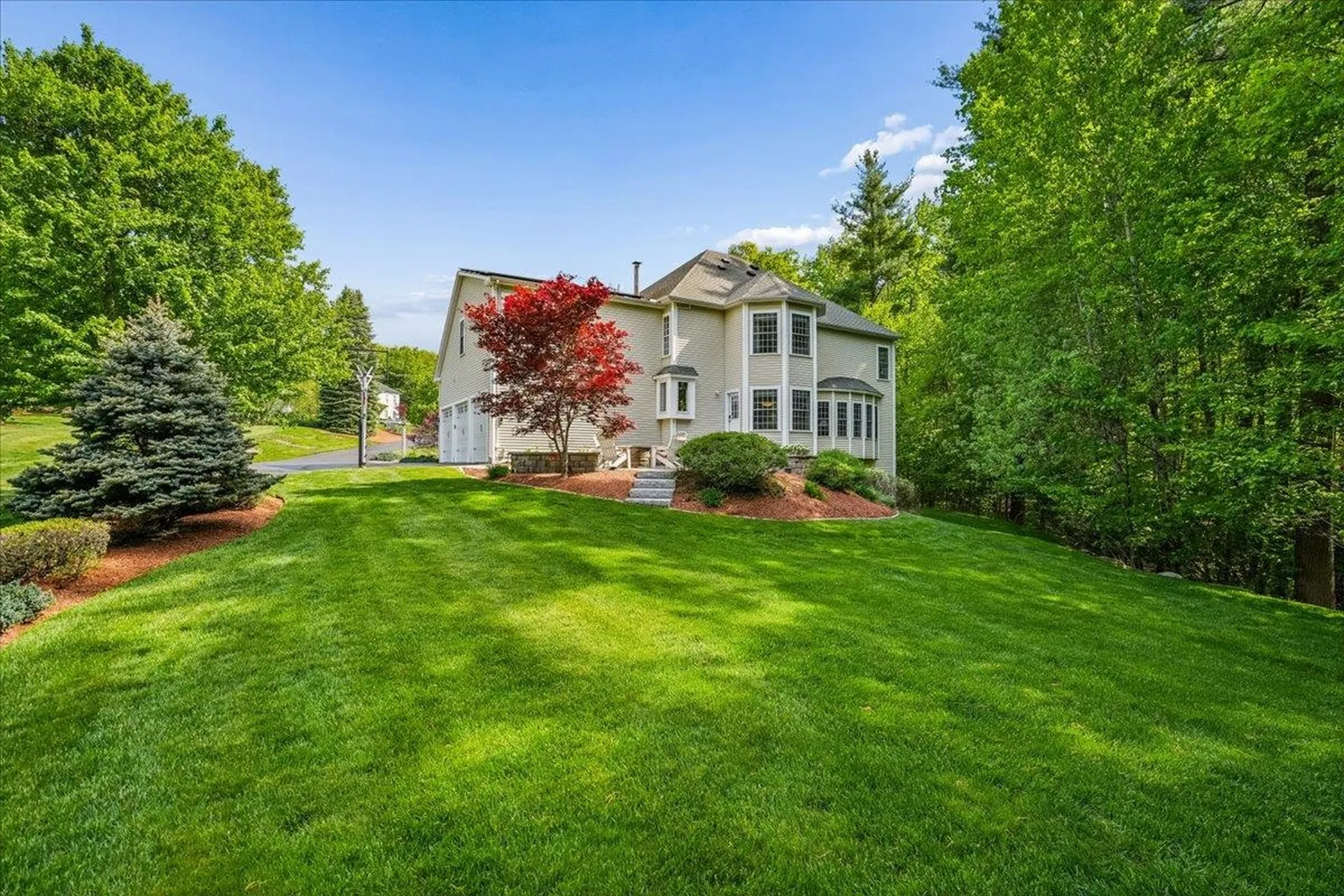 22 Elizabeth Way Bedford NH 03110