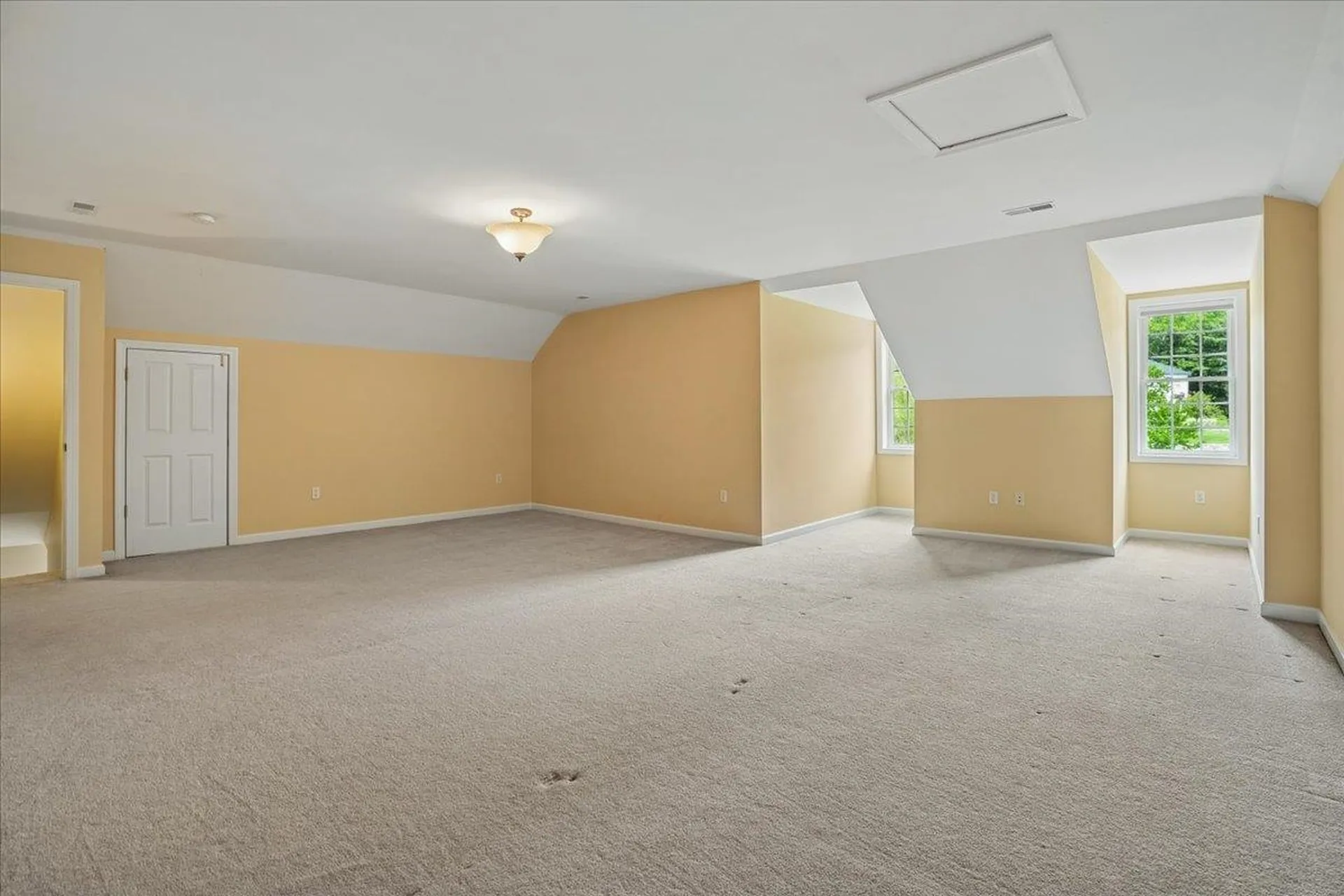 22 Elizabeth Way Bedford NH 03110