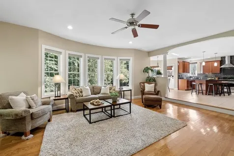 22 Elizabeth Way Bedford NH 03110