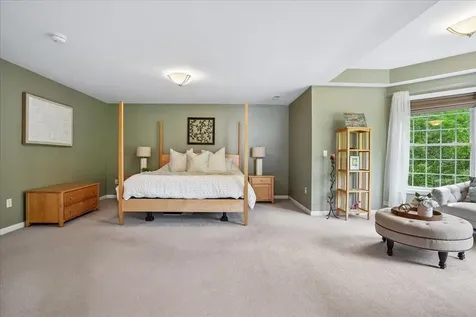 22 Elizabeth Way Bedford NH 03110