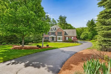 22 Elizabeth Way Bedford NH 03110