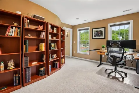 22 Elizabeth Way Bedford NH 03110