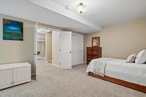 22 Elizabeth Way Bedford NH 03110