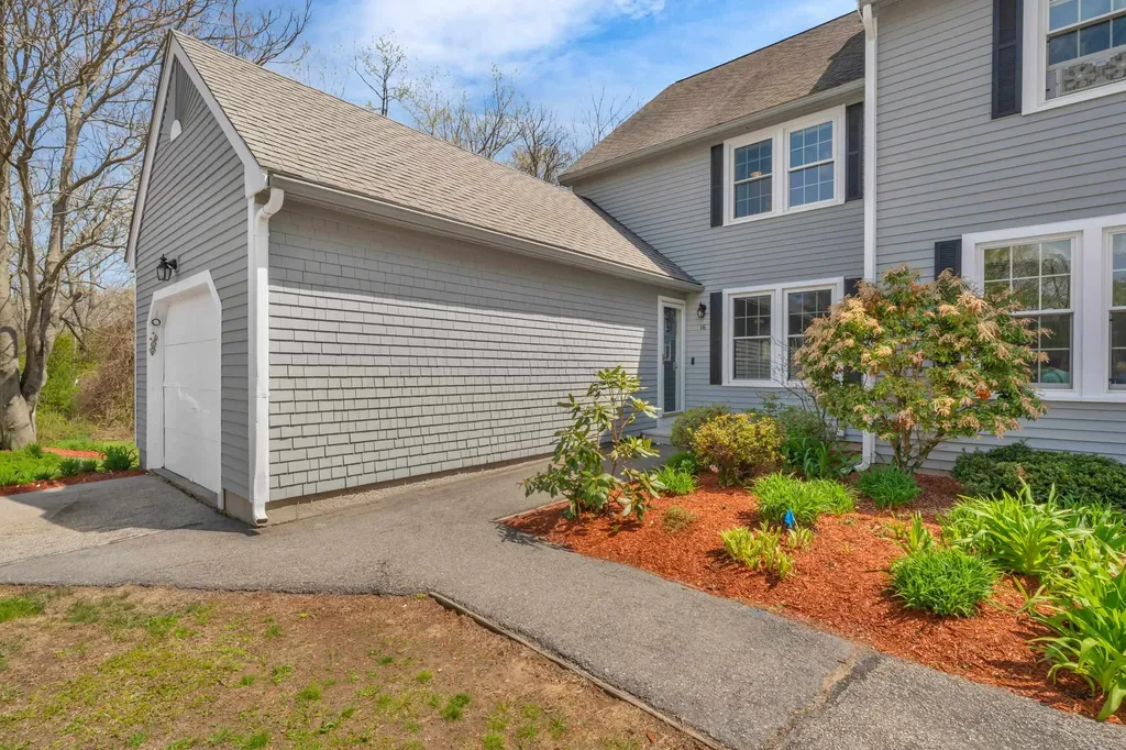 16 Sullivan Court Salem NH 03079