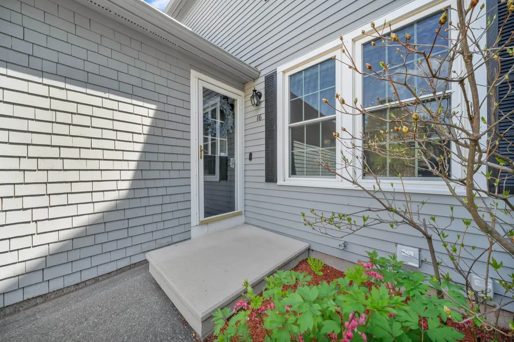 16 Sullivan Court Salem NH 03079
