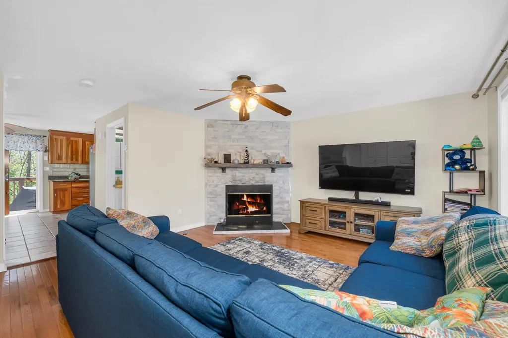16 Sullivan Court Salem NH 03079