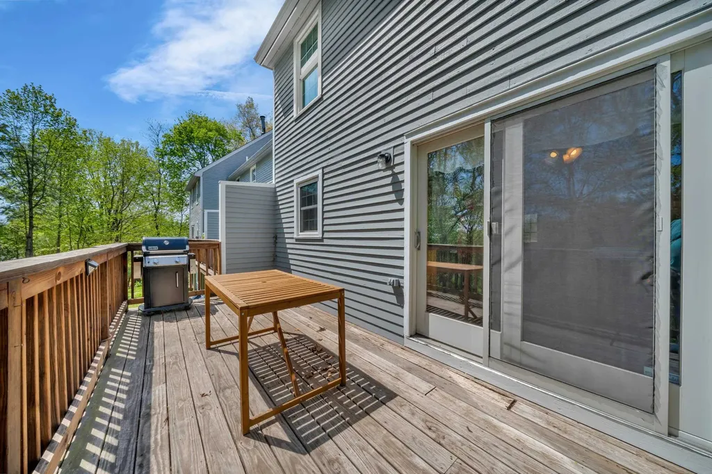 16 Sullivan Court Salem NH 03079
