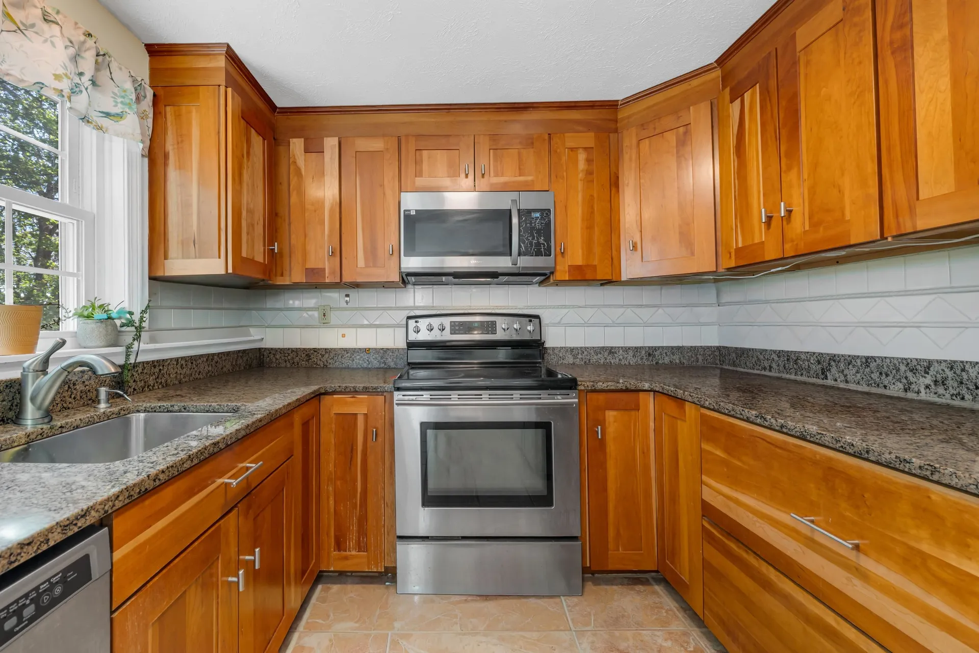 16 Sullivan Court Salem NH 03079