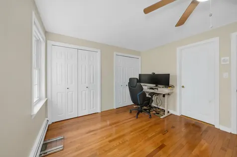 16 Sullivan Court Salem NH 03079