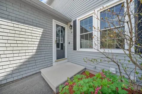 16 Sullivan Court Salem NH 03079