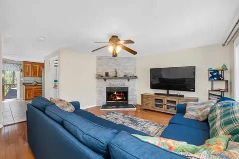 16 Sullivan Court Salem NH 03079