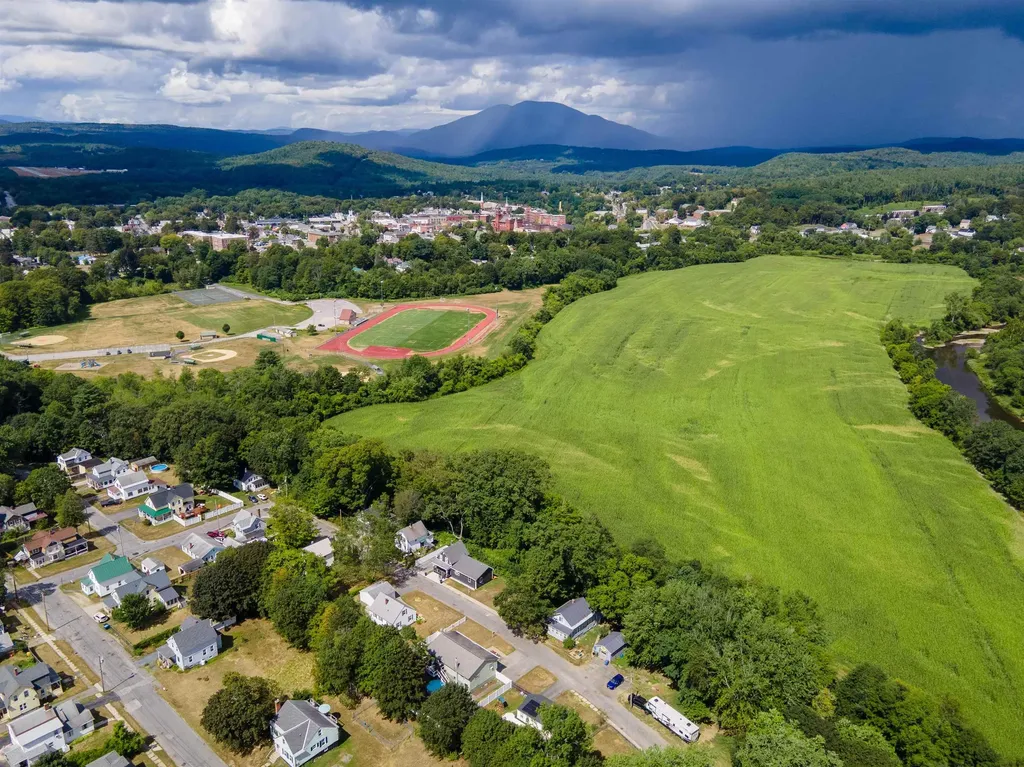 18 Edgewood Street Claremont NH 03743