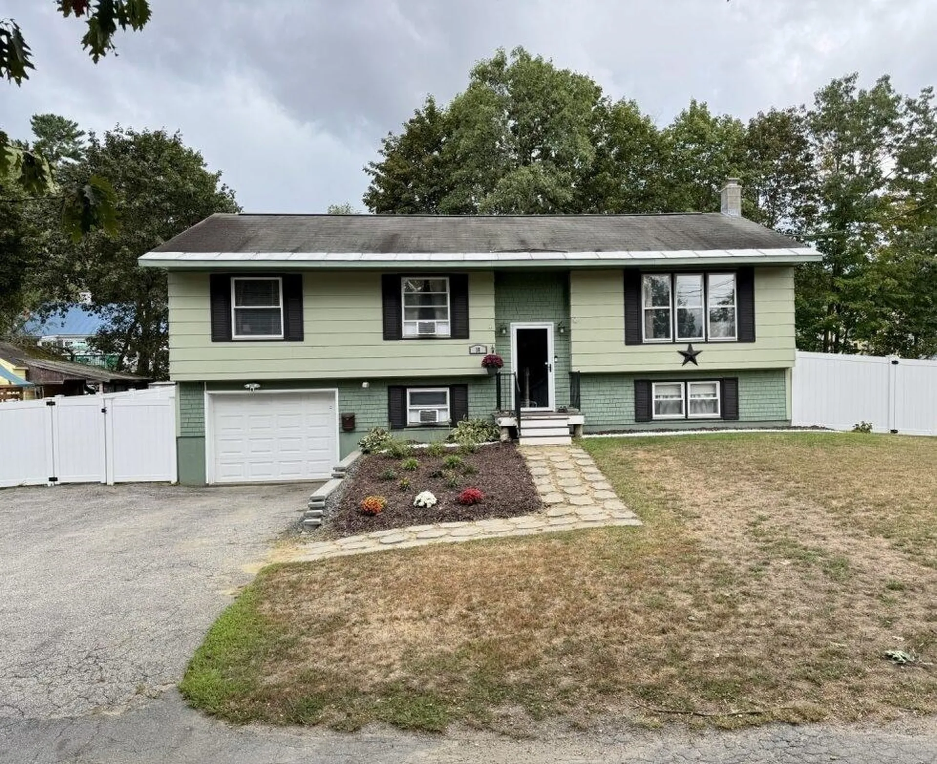 18 Edgewood Street Claremont NH 03743