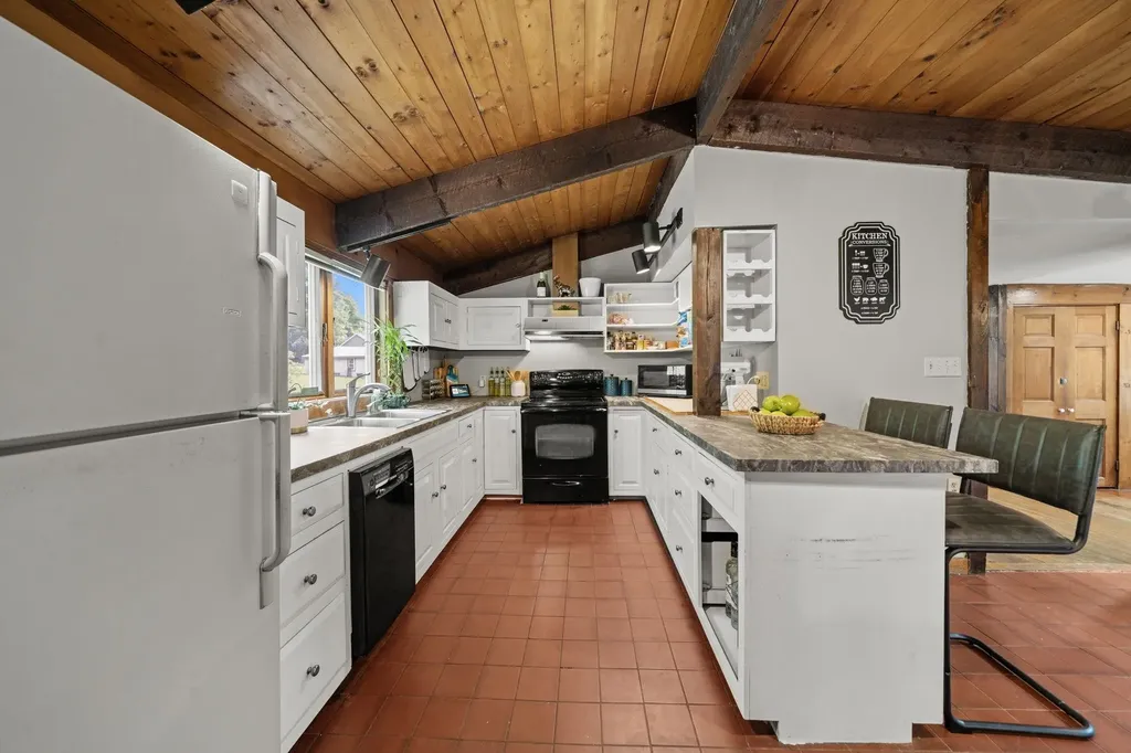17 Blossom Road Plaistow NH 03865
