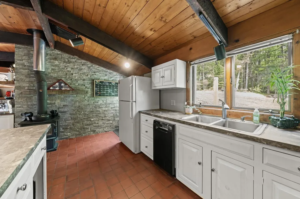 17 Blossom Road Plaistow NH 03865