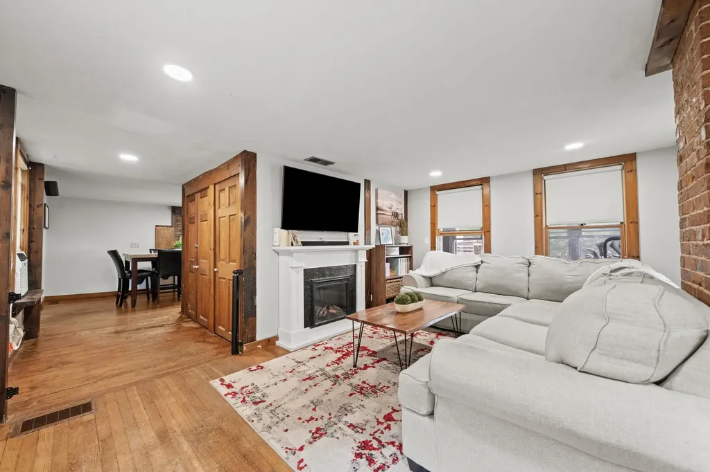 17 Blossom Road Plaistow NH 03865
