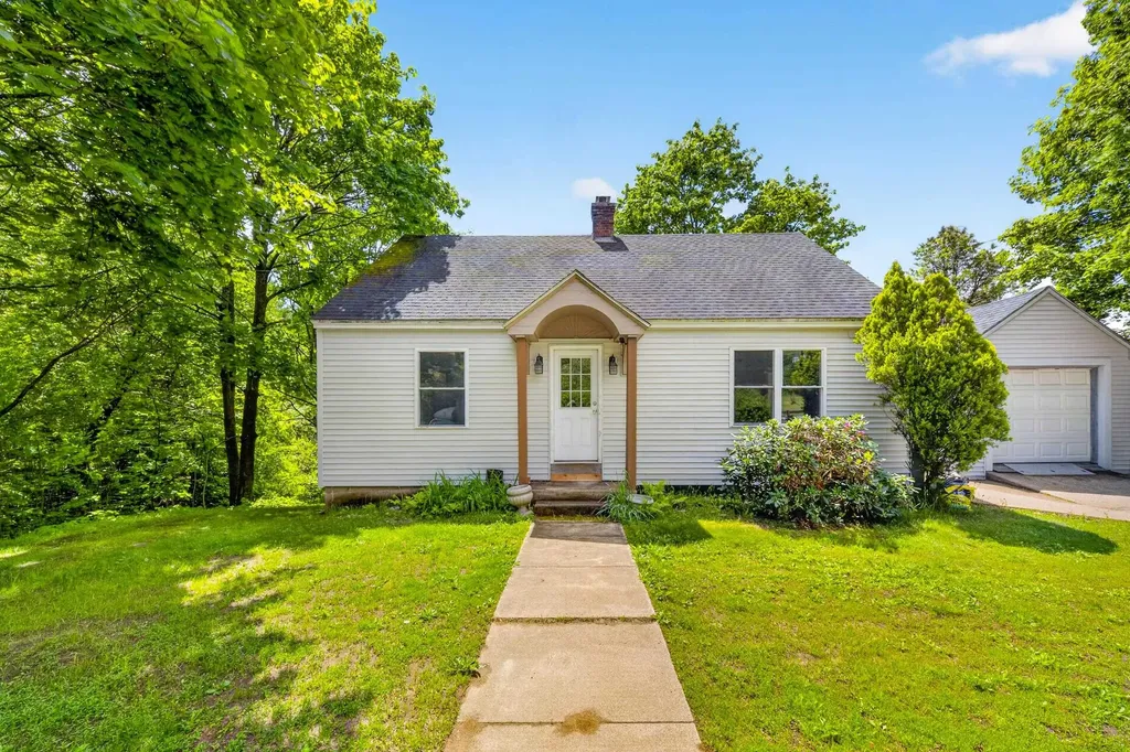 526 Pembroke Street Pembroke NH 03275