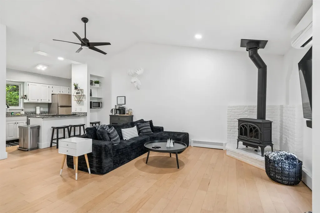 253 Old Quechee Road Hartford VT 05059