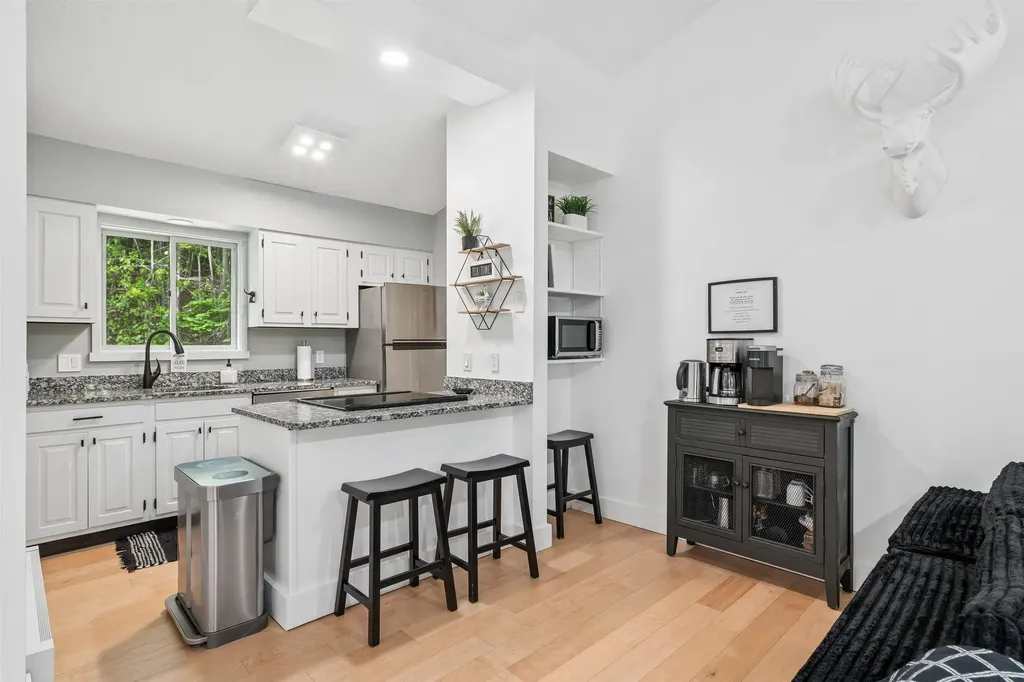 253 Old Quechee Road Hartford VT 05059
