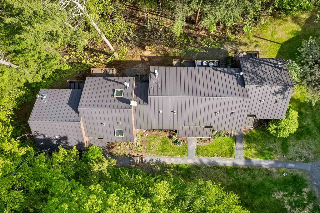253 Old Quechee Road Hartford VT 05059