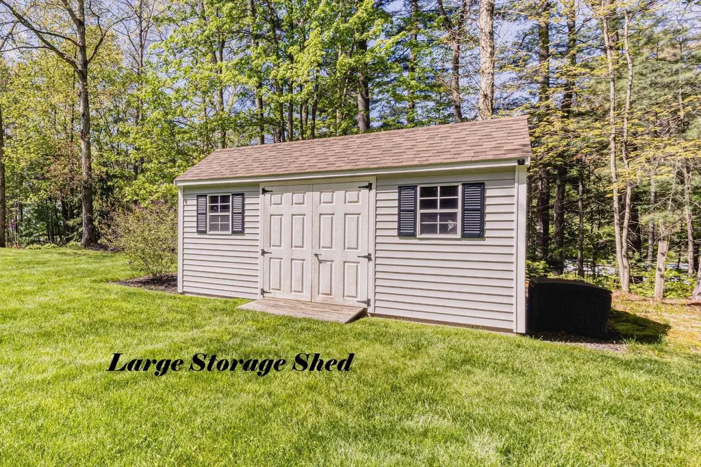 32 Century Lane Litchfield NH 03052