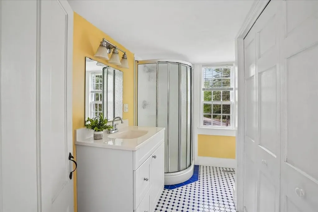 245-247 Danville Road Fremont NH 03044