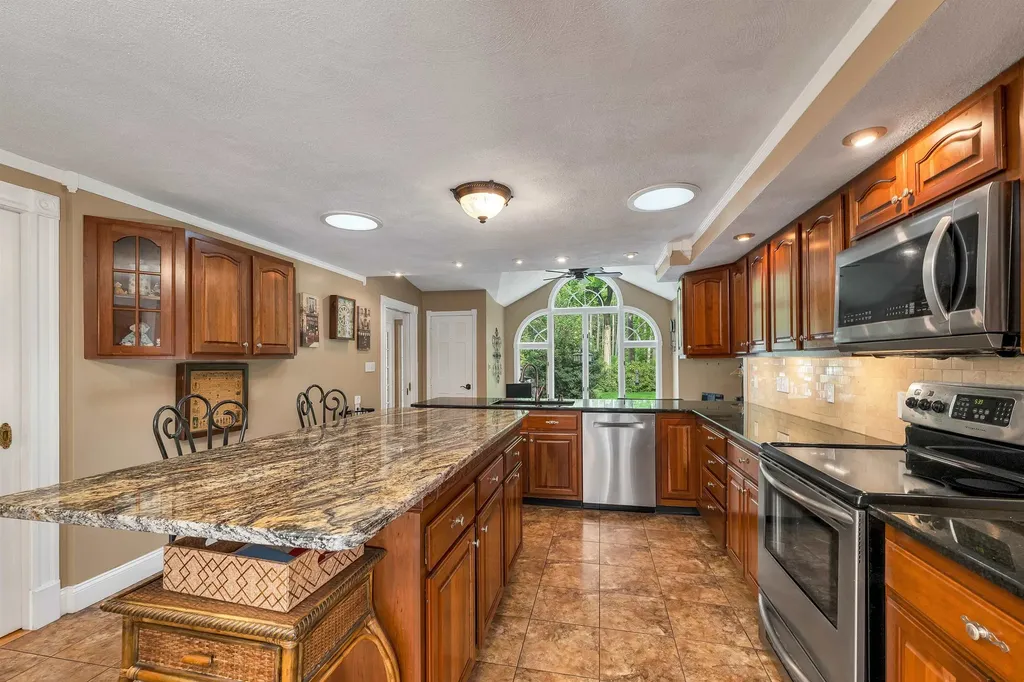 153 Castle Hill Road Windham NH 03087
