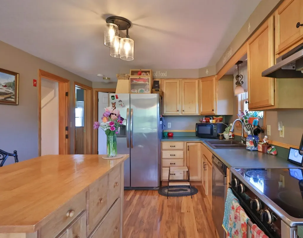 23 Meadow View Lane Hartland VT 05048