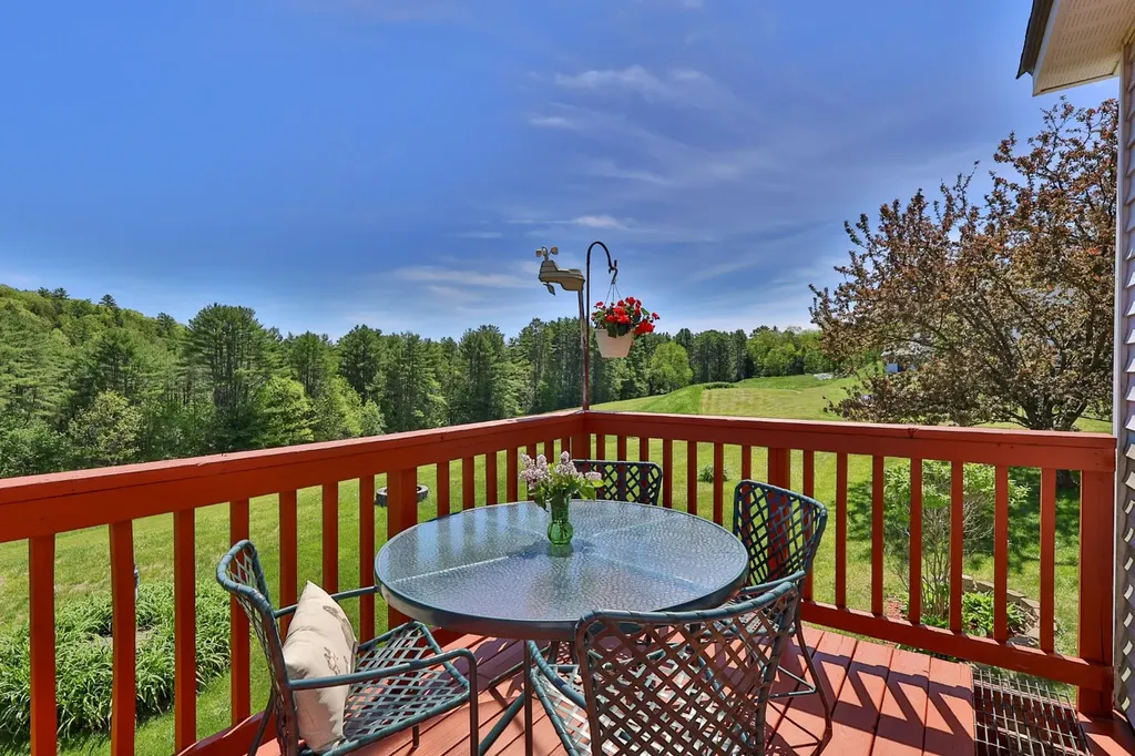 23 Meadow View Lane Hartland VT 05048