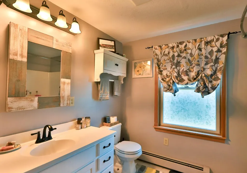 23 Meadow View Lane Hartland VT 05048