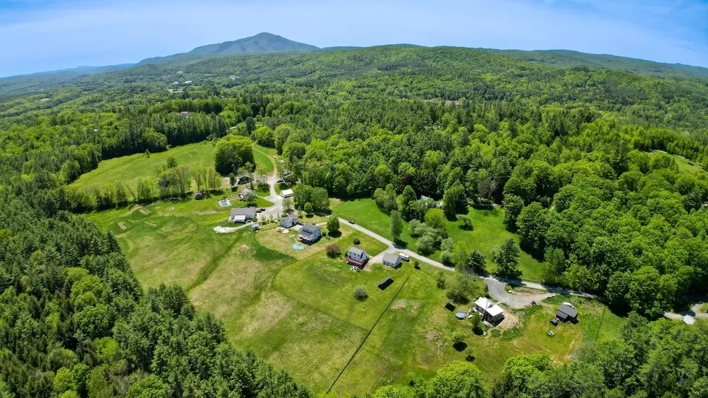 23 Meadow View Lane Hartland VT 05048
