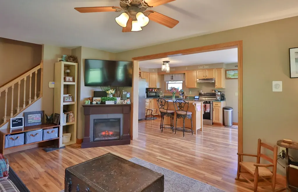 23 Meadow View Lane Hartland VT 05048