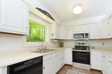 1196 Marsh Family Road Hartford VT 05059