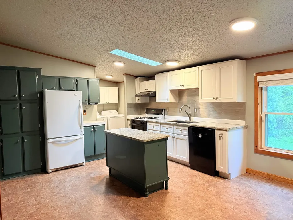 97 Fordway Extension Derry NH 03038